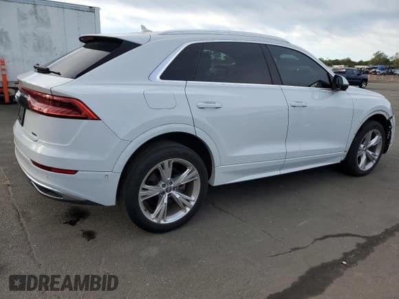 ✅ 2020 Audi Q8 Premium Plus • VIN: WA1BVAF1XLD000613 • Лот: 82378565. Опубликован ранее на Copart с пробегом 45 004 миль. Бесплатный доступ к архиву аукционных продаж из США и подробный отчёт об истории автомобиля на DreamBid. Изображение 3.