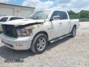 ✅ 2009 Dodge 1500 Laramie • VIN: 1D3HB13T59S705250 • Lot: 42850551. Wystawiony na IAAI z przebiegiem Nie podano. Bezpłatny archiwum sprzedaży aukcyjnych z USA i szczegółowy raport historii pojazdu na DreamBid. Zdjęcie 2.