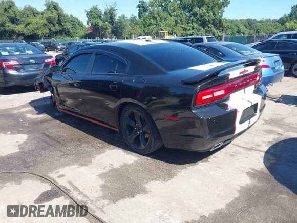 ✅ 2014 Dodge Charger RT • VIN: 2C3CDXCT3EH283596 • Lot: 43059244. Wystawiony na IAAI z przebiegiem 102 322 mil. Bezpłatny archiwum sprzedaży aukcyjnych z USA i szczegółowy raport historii pojazdu na DreamBid. Zdjęcie 3.