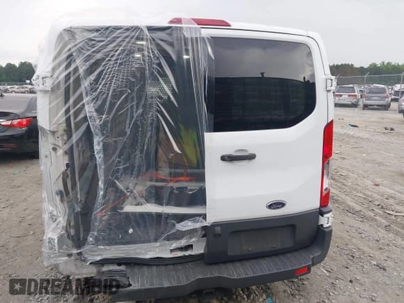 ✅ 2018 Ford Transit • VIN: 1FTYE1YM3JKA11520 • Lot: 42208894. Wystawiony na IAAI z przebiegiem 139 018 mil. Bezpłatny archiwum sprzedaży aukcyjnych z USA i szczegółowy raport historii pojazdu na DreamBid. Zdjęcie 6.