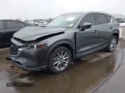 ✅ 2024 Mazda CX-5 S Premium Plus • VIN: JM3KFBEL4R0471112 • Lot: 43422462. Wystawiony na IAAI z przebiegiem 14 666 mil. Bezpłatny archiwum sprzedaży aukcyjnych z USA i szczegółowy raport historii pojazdu na DreamBid. Zdjęcie 2.