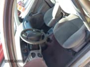 ✅ 2003 Ford Focus LX • VIN: 1FAFP33P63W324786 • Lot: 42693187. Wystawiony na IAAI z przebiegiem 128 597 mil. Bezpłatny archiwum sprzedaży aukcyjnych z USA i szczegółowy raport historii pojazdu na DreamBid. Zdjęcie 5.