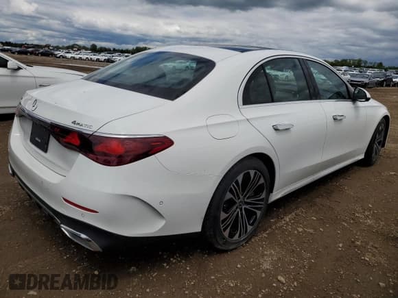 ✅ 2025 Mercedes-Benz E 450 • VIN: W1KLF6BB0SA086099 • Лот: 57910465. Опубликован ранее на Copart с пробегом Не указан. Бесплатный доступ к архиву аукционных продаж из США и подробный отчёт об истории автомобиля на DreamBid. Изображение 3.