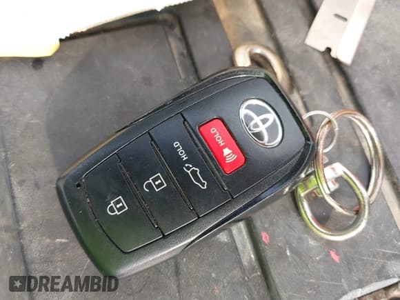 ✅ 2022 Toyota Corolla Cross XLE • VIN: 7MUDAAAG4NV032461 • Lot: 41925376. Listed on IAAI with 18,602 mi. Free auction sales archive from the USA and detailed vehicle history report at DreamBid. Image 11.