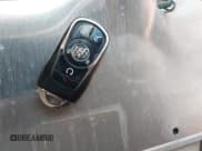 ✅ 2020 Buick Envision Essence • VIN: LRBFX2SA5LD049861 • Lot: 42274738. Wystawiony na IAAI z przebiegiem 35 455 mil. Bezpłatny archiwum sprzedaży aukcyjnych z USA i szczegółowy raport historii pojazdu na DreamBid. Zdjęcie 11.