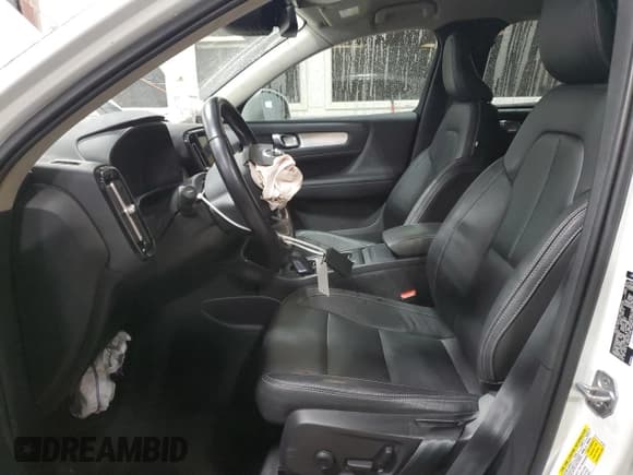 ✅ 2021 Volvo XC40 Momentum • VIN: YV4AC2HK8M2603055 • Лот: 79529454. Опубликован ранее на Copart с пробегом 71 277 миль. Бесплатный доступ к архиву аукционных продаж из США и подробный отчёт об истории автомобиля на DreamBid. Изображение 7.