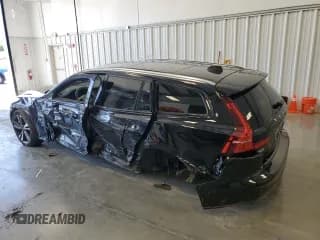 ✅ 2024 Volvo V60 Plus • VIN: YV4L12WY0R2134976 • Lot: 69298394. Wystawiony na Copart z przebiegiem 14 427 mil. Bezpłatny archiwum sprzedaży aukcyjnych z USA i szczegółowy raport historii pojazdu na DreamBid. Zdjęcie 2.
