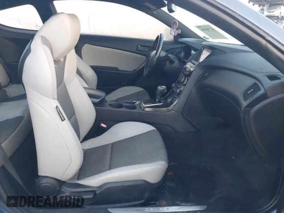 ✅ 2013 Hyundai Genesis Coupe 2.0T • VIN: KMHHT6KD4DU089773 • Lot: 41798496. Wystawiony na IAAI z przebiegiem 116 607 mil. Bezpłatny archiwum sprzedaży aukcyjnych z USA i szczegółowy raport historii pojazdu na DreamBid. Zdjęcie 5.