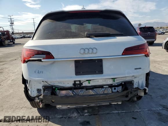 ✅ 2024 Audi Q5 S line Premium • VIN: WA1GAAFY0R2004298 • Lot: 62685395. Wystawiony na Copart z przebiegiem 28 326 mil. Bezpłatny archiwum sprzedaży aukcyjnych z USA i szczegółowy raport historii pojazdu na DreamBid. Zdjęcie 6.