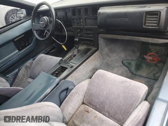 1984 Chevrolet Corvette with VIN 1G1AY0784E5137972, listed as a Copart auction lot 86317974 with 121,919 mi miles and Clean title. Bid and sale history available at DreamBid. Image 8.