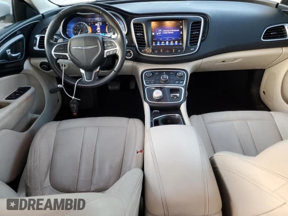 ✅ 2015 Chrysler 200 C • VIN: 1C3CCCCG4FN510513 • Lot: 92380105. Wystawiony na Copart z przebiegiem 102 549 mil. Bezpłatny archiwum sprzedaży aukcyjnych z USA i szczegółowy raport historii pojazdu na DreamBid. Zdjęcie 8.