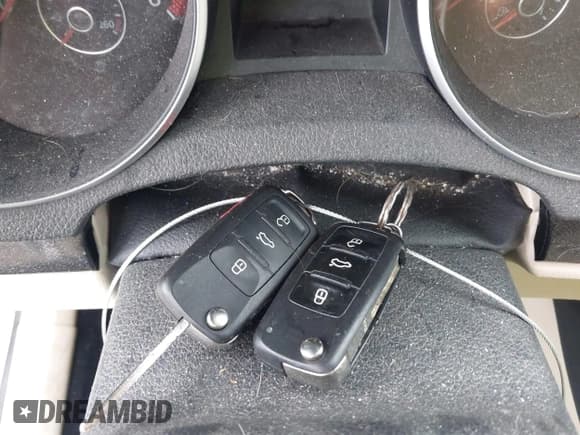 ✅ 2014 Volkswagen Jetta TDI w/Sunroof & Nav • VIN: 3VWPL7AJ1EM610321 • Lot: 42701127. Listed on IAAI with 113,694 mi. Free auction sales archive from the USA and detailed vehicle history report at DreamBid. Image 11.