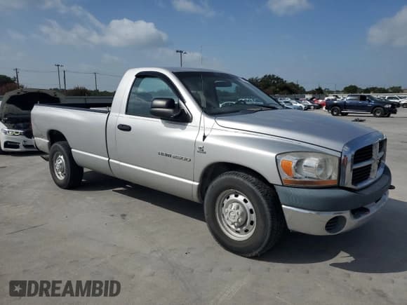 ✅ 2006 Dodge 2500 ST • VIN: 3D7KR26C76G180602 • Лот: 63698094. Опубликован ранее на Copart с пробегом Не указан. Бесплатный доступ к архиву аукционных продаж из США и подробный отчёт об истории автомобиля на DreamBid. Изображение 4.