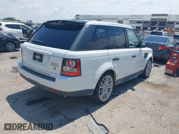 ✅ 2011 Land Rover Range Rover Sport HSE Lux • VIN: SALSK2D48BA269073 • Lot: 43058630. Listed on IAAI with 117,259 mi. Free auction sales archive from the USA and detailed vehicle history report at DreamBid. Image 4.
