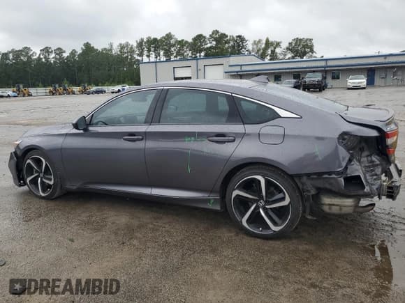 ✅ 2018 Honda Accord Sport • VIN: 1HGCV1F36JA196979 • Лот: 81898235. Опубликован ранее на Copart с пробегом 111 713 миль. Бесплатный доступ к архиву аукционных продаж из США и подробный отчёт об истории автомобиля на DreamBid. Изображение 2.