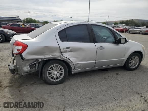 ✅ 2013 Suzuki SX4 LE • VIN: JS2YC5A35D6101897 • Лот: 62202315. Опубликован ранее на Copart с пробегом 120 532 миль. Бесплатный доступ к архиву аукционных продаж из США и подробный отчёт об истории автомобиля на DreamBid. Изображение 3.