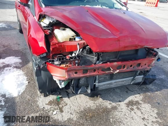 ✅ 2018 Ford Focus SE • VIN: 1FADP3FE6JL321998 • Lot: 40991898. Wystawiony na IAAI z przebiegiem 51 829 mil. Bezpłatny archiwum sprzedaży aukcyjnych z USA i szczegółowy raport historii pojazdu na DreamBid. Zdjęcie 6.