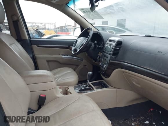 ✅ 2011 Hyundai Santa Fe Limited • VIN: 5XYZKDAG8BG088815 • Lot: 43718346. Listed on IAAI with 183,704 mi. Free auction sales archive from the USA and detailed vehicle history report at DreamBid. Image 5.