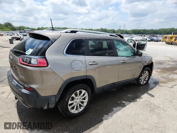 ✅ 2019 Jeep Cherokee Latitude • VIN: 1C4PJLCX0KD131785 • Лот: 67344605. Опубликован ранее на Copart с пробегом 79 051 миль. Бесплатный доступ к архиву аукционных продаж из США и подробный отчёт об истории автомобиля на DreamBid. Изображение 3.