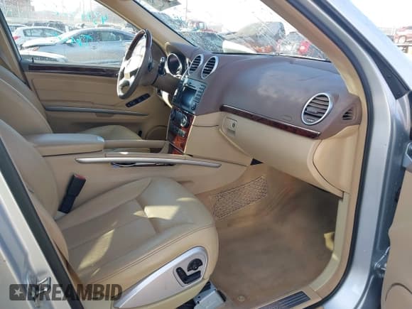 ✅ 2010 Mercedes-Benz GL 550 • VIN: 4JGBF8GE4AA573417 • Lot: 43727020. Wystawiony na IAAI z przebiegiem 184 232 mil. Bezpłatny archiwum sprzedaży aukcyjnych z USA i szczegółowy raport historii pojazdu na DreamBid. Zdjęcie 5.