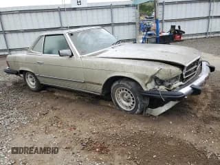 ✅ 1982 Mercedes-Benz 380 SL • VIN: WDBBA45A7CB016184 • Lot: 72085954. Wystawiony na Copart z przebiegiem 251 411 mil. Bezpłatny archiwum sprzedaży aukcyjnych z USA i szczegółowy raport historii pojazdu na DreamBid. Zdjęcie 4.