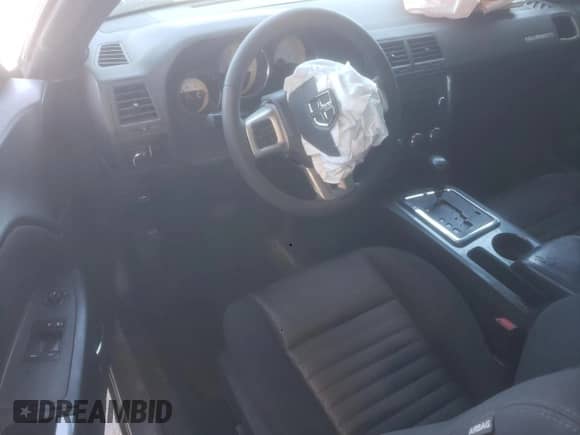 ✅ 2014 Dodge Challenger SXT • VIN: 2C3CDYAGXEH229952 • Lot: 90724065. Wystawiony na Copart z przebiegiem Nie podano. Bezpłatny archiwum sprzedaży aukcyjnych z USA i szczegółowy raport historii pojazdu na DreamBid. Zdjęcie 8.