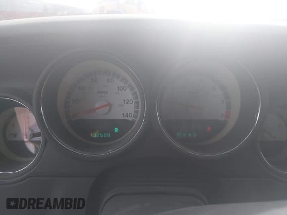 ✅ 2010 Dodge Challenger SE • VIN: 2B3CJ4DV3AH322783 • Lot: 41452099. Wystawiony na IAAI z przebiegiem 132 508 mil. Bezpłatny archiwum sprzedaży aukcyjnych z USA i szczegółowy raport historii pojazdu na DreamBid. Zdjęcie 7.