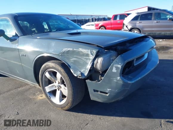 ✅ 2009 Dodge Challenger SE • VIN: 2B3LJ44V39H621072 • Lot: 41030512. Wystawiony na IAAI z przebiegiem 118 417 mil. Bezpłatny archiwum sprzedaży aukcyjnych z USA i szczegółowy raport historii pojazdu na DreamBid. Zdjęcie 6.