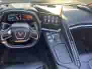 2021 Chevrolet Corvette 1LT z VIN 1G1YA2D45M5121231, wystawiony jako Copart lot #78367004 z przebiegiem 20 368 mil mil oraz Czysty tytuł • Clean title. Historia ofert i sprzedaży dostępna na DreamBid. Obrazek 9.