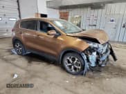 ✅ 2021 Kia Sportage LX • VIN: KNDPM3AC5M7846621 • Lot: 85361875. Wystawiony na Copart z przebiegiem 89 214 mil. Bezpłatny archiwum sprzedaży aukcyjnych z USA i szczegółowy raport historii pojazdu na DreamBid. Zdjęcie 4.