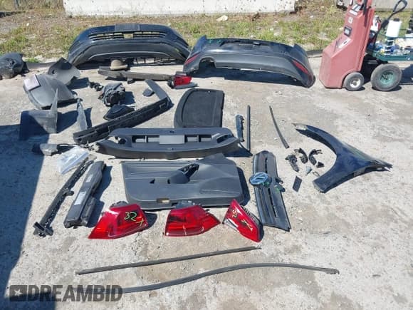 ✅ 2017 Volkswagen Golf S • VIN: 3VW217AU8HM027954 • Lot: 43016388. Listed on IAAI with 52,052 mi. Free auction sales archive from the USA and detailed vehicle history report at DreamBid. Image 12.