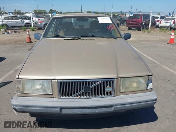 ✅ 1990 Volvo 740 • VIN: YV1FA8845L1469705 • Лот: 42877685. Опубликован ранее на IAAI с пробегом 260 409 миль. Бесплатный доступ к архиву аукционных продаж из США и подробный отчёт об истории автомобиля на DreamBid. Изображение 6.