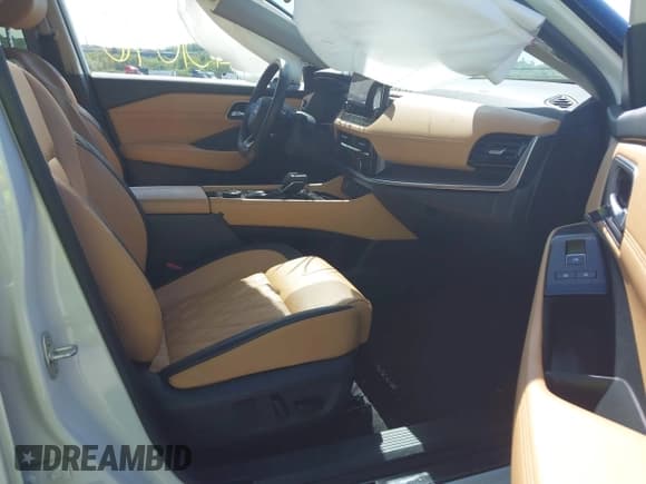 ✅ 2023 Nissan Rogue Platinum • VIN: JN8BT3DD7PW311192 • Lot: 42151046. Wystawiony na IAAI z przebiegiem 24 762 mil. Bezpłatny archiwum sprzedaży aukcyjnych z USA i szczegółowy raport historii pojazdu na DreamBid. Zdjęcie 5.