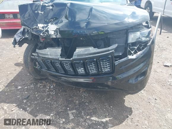 ✅ 2019 Jeep Grand Cherokee Upland • VIN: 1C4RJFAGXKC640365 • Lot: 42353648. Listed on IAAI with 104,343 mi. Free auction sales archive from the USA and detailed vehicle history report at DreamBid. Image 6.