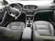 ✅ 2019 Hyundai Ioniq Limited • VIN: KMHC85LC6KU144328 • Лот: 68448454. Размещён на Copart с пробегом 115 934 миль миль. Получите бесплатный доступ к архиву аукционных продаж из США и посмотрите подробный отчёт об истории автомобиля на DreamBid. Изображение 8.