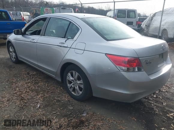 ✅ 2008 Honda Accord LX-P • VIN: 1HGCP26478A139063 • Lot: 43904595. Listed on IAAI with 142,633 mi. Free auction sales archive from the USA and detailed vehicle history report at DreamBid. Image 3.