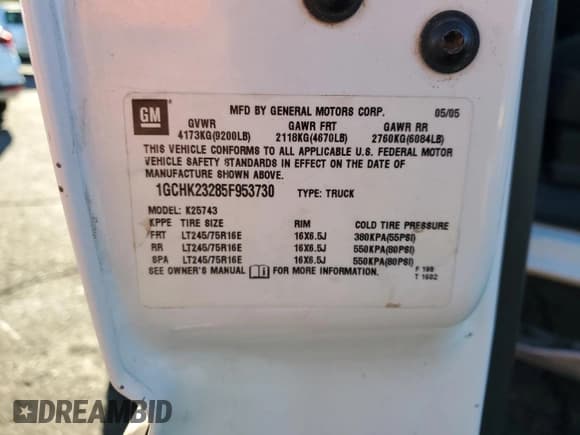 ✅ 2005 Chevrolet Silverado 2500HD LS • VIN: 1GCHK23285F953730 • Lot: 82726105. Wystawiony na Copart z przebiegiem 189 540 mil. Bezpłatny archiwum sprzedaży aukcyjnych z USA i szczegółowy raport historii pojazdu na DreamBid. Zdjęcie 12.