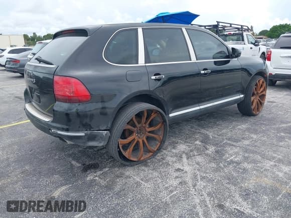 ✅ 2004 Porsche Cayenne S • VIN: WP1AB29P74LA75176 • Lot: 43157264. Listed on IAAI with 201,368 mi. Free auction sales archive from the USA and detailed vehicle history report at DreamBid. Image 4.