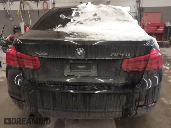 ✅ 2018 BMW 3 Series 320i xDrive • VIN: WBA8A3C57JA505115 • Лот: 43831024. Опубликован ранее на IAAI с пробегом 67 740 миль. Бесплатный доступ к архиву аукционных продаж из США и подробный отчёт об истории автомобиля на DreamBid. Изображение 17.
