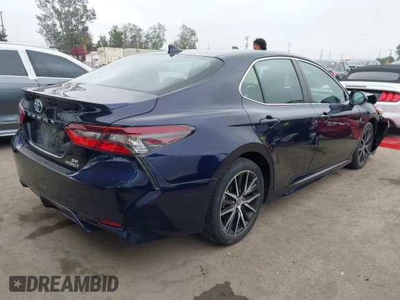 ✅ 2022 Toyota Camry Hybrid SE • VIN: 4T1S31AK2NU576366 • Lot: 42539939. Listed on IAAI with 10,900 mi. Free auction sales archive from the USA and detailed vehicle history report at DreamBid. Image 4.