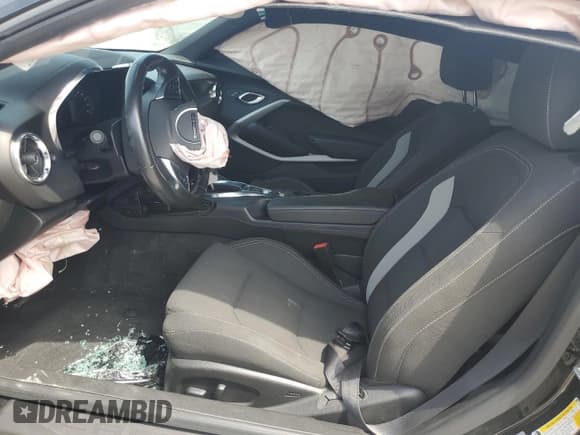 ✅ 2020 Chevrolet Camaro 1LT • VIN: 1G1FB1RS0L0111336 • Lot: 69446415. Wystawiony na Copart z przebiegiem Nie podano. Bezpłatny archiwum sprzedaży aukcyjnych z USA i szczegółowy raport historii pojazdu na DreamBid. Zdjęcie 7.