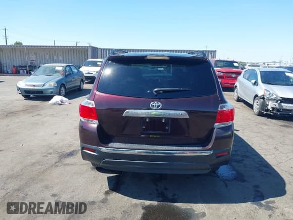 ✅ 2013 Toyota Highlander SE • VIN: 5TDZK3EH9DS139659 • Лот: 43239624. Опубликован ранее на IAAI с пробегом 169 390 миль. Бесплатный доступ к архиву аукционных продаж из США и подробный отчёт об истории автомобиля на DreamBid. Изображение 17.