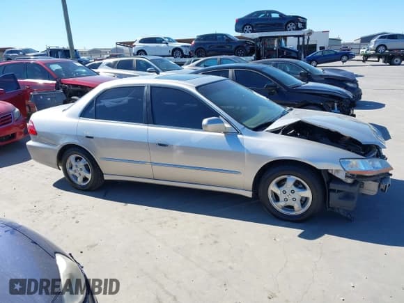 ✅ 1999 Honda Accord EX • VIN: JHMCG6670XC033488 • Lot: 43592368. Wystawiony na IAAI z przebiegiem 152 453 mil. Bezpłatny archiwum sprzedaży aukcyjnych z USA i szczegółowy raport historii pojazdu na DreamBid. Zdjęcie 14.