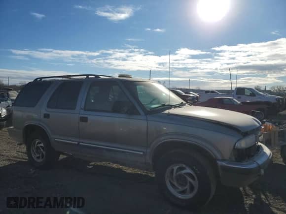 2000 Chevrolet Blazer LS with VIN 1GNDT13W6Y2206610, listed as a Copart auction lot 83566074 with 135,007 mi miles and Salvage title. Bid and sale history available at DreamBid. Image 4.