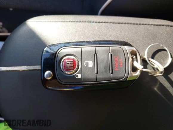 ✅ 2018 FIAT 500X Pop • VIN: ZFBCFXAH7JP655342 • Lot: 43575330. Wystawiony na IAAI z przebiegiem 74 792 mil. Bezpłatny archiwum sprzedaży aukcyjnych z USA i szczegółowy raport historii pojazdu na DreamBid. Zdjęcie 11.