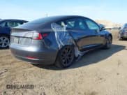 ✅ 2022 Tesla Model 3 Long Range • VIN: 5YJ3E1EB2NF183893 • Lot: 42130396. Wystawiony na IAAI z przebiegiem 25 552 mil. Bezpłatny archiwum sprzedaży aukcyjnych z USA i szczegółowy raport historii pojazdu na DreamBid. Zdjęcie 4.
