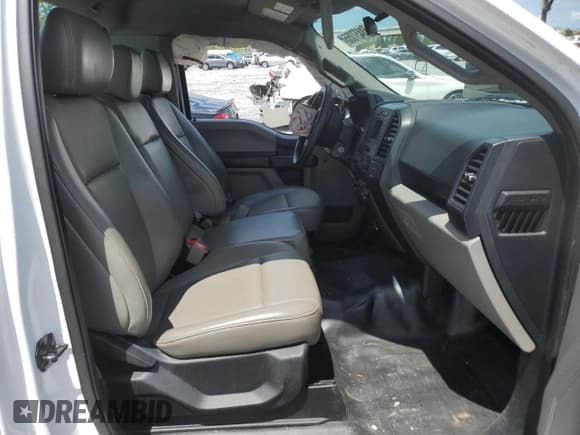 ✅ 2018 Ford F-150 XL • VIN: 1FTMF1C58JKF84053 • Lot: 61437355. Wystawiony na Copart z przebiegiem Nie podano. Bezpłatny archiwum sprzedaży aukcyjnych z USA i szczegółowy raport historii pojazdu na DreamBid. Zdjęcie 10.