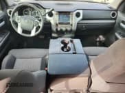 ✅ 2017 Toyota Tundra SR5 • VIN: 5TFEM5F19HX110166 • Lot: 89914345. Wystawiony na Copart z przebiegiem 191 859 mil. Bezpłatny archiwum sprzedaży aukcyjnych z USA i szczegółowy raport historii pojazdu na DreamBid. Zdjęcie 8.
