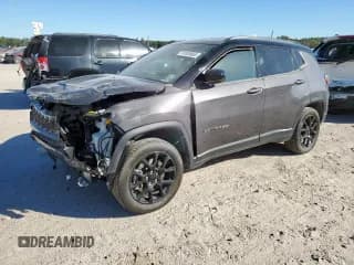 ✅ 2024 Jeep Compass Latitude • VIN: 3C4NJDBN2RT120997 • Lot: 91859865. Wystawiony na Copart z przebiegiem Nie podano. Bezpłatny archiwum sprzedaży aukcyjnych z USA i szczegółowy raport historii pojazdu na DreamBid. Zdjęcie 1.