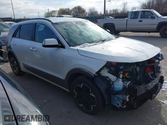 ✅ 2023 Kia Niro Wave • VIN: KNDCT3L18P5019998 • Lot: 43665874. Wystawiony na IAAI z przebiegiem 91 793 mil. Bezpłatny archiwum sprzedaży aukcyjnych z USA i szczegółowy raport historii pojazdu na DreamBid. Zdjęcie 14.